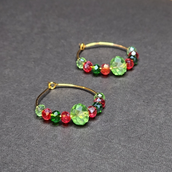Christmas Red & Green Briolette Crystal Beaded Gold Hoops 1" Earrings Handmade - Picture 1 of 5